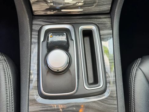 Used 2022 Chrysler 300 Touring w/ Sport Appearance Package RWD image 13