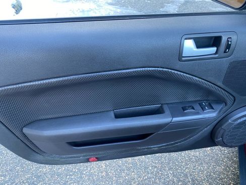 Used 2009 Ford Mustang Convertible image 23