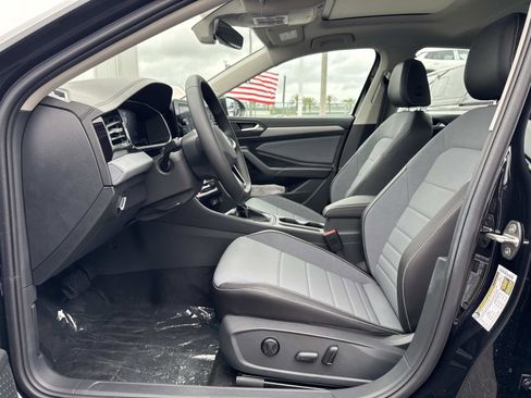 New 2026 Volkswagen Jetta SE FWD image 21