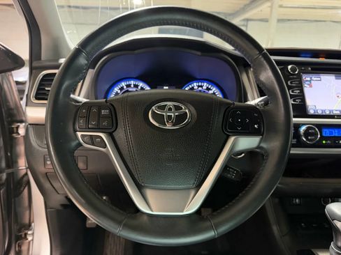 Used 2016 Toyota Highlander XLE AWD/4WD image 13