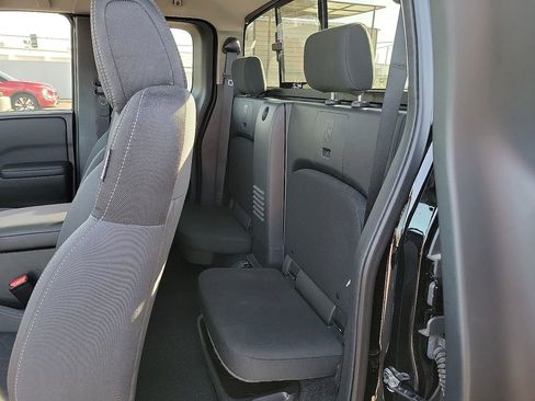 Used 2025 Nissan Frontier SV image 7