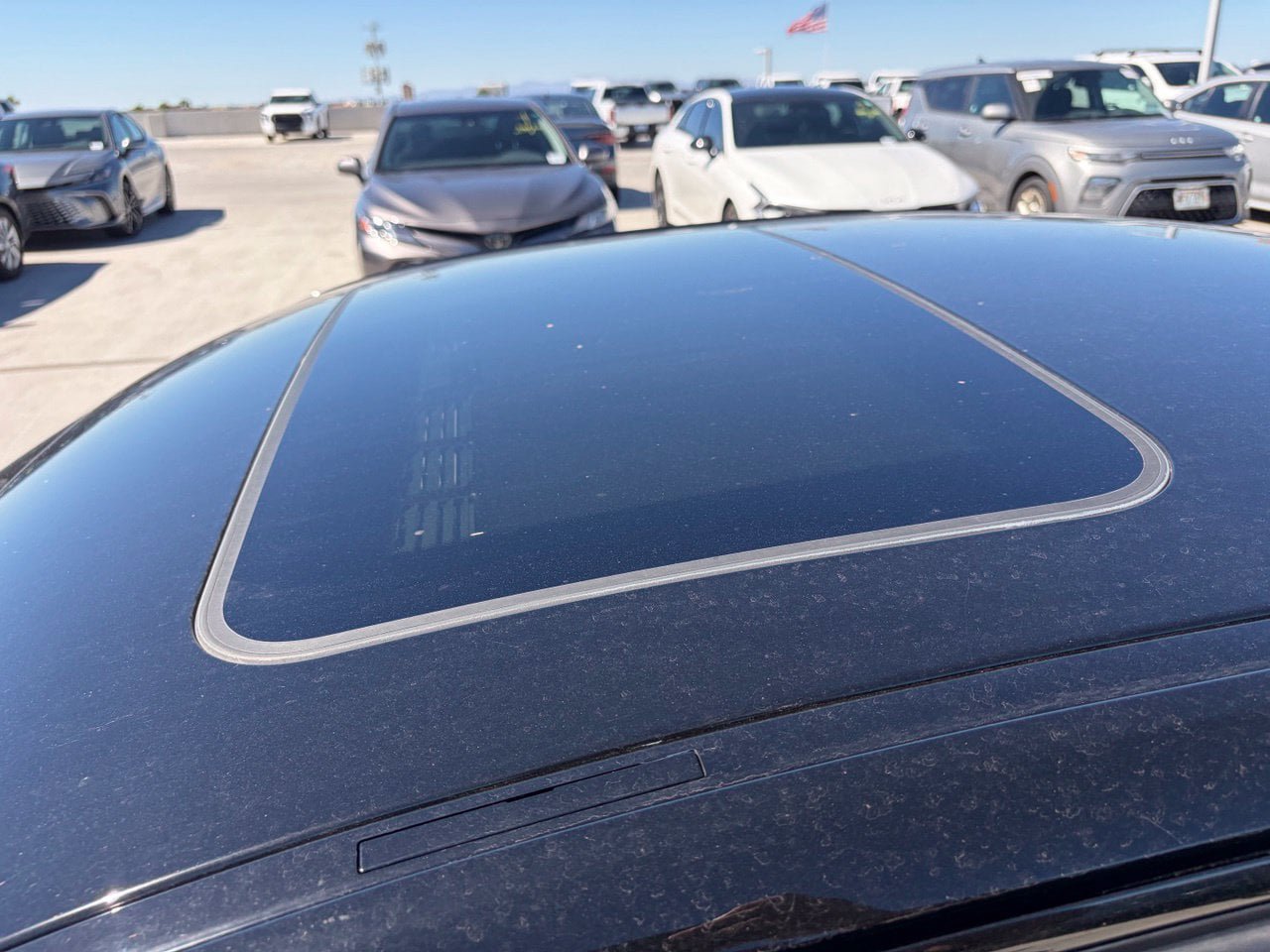Used 2015 BMW 320i Sedan RWD image 4
