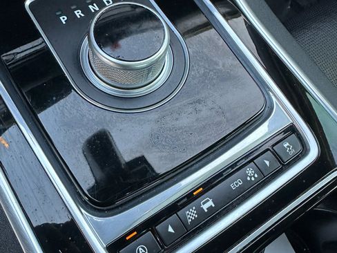 Used 2016 Jaguar XF R-Sport image 27