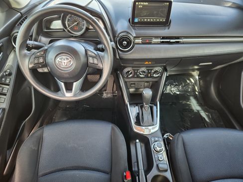 Used 2017 Toyota Yaris iA image 10