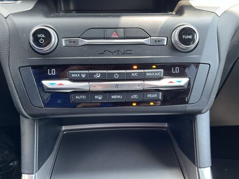 Used 2020 Ford Explorer XLT w/ Equipment Group 202A RWD image 29