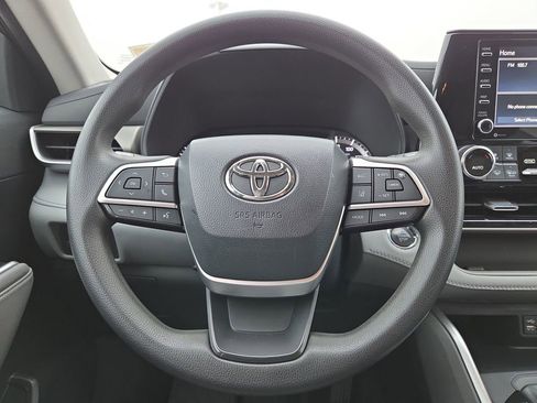Used 2022 Toyota Highlander L image 18