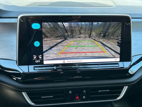 Certified 2025 Volkswagen Atlas Cross Sport SE image 17