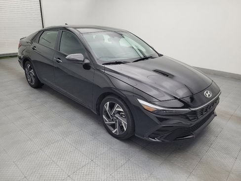 Used 2025 Hyundai Elantra Sport FWD image 11