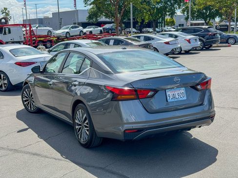 Used 2024 Nissan Altima 2.5 SV FWD image 9