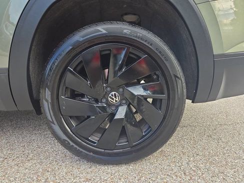 Used 2025 Volkswagen Atlas SE FWD image 32