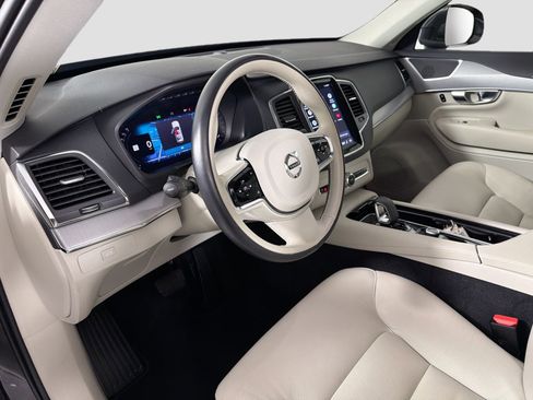 Used 2023 Volvo XC90 B5 Core image 10