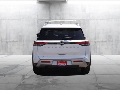 Certified 2025 Nissan Pathfinder SL AWD/4WD image 6