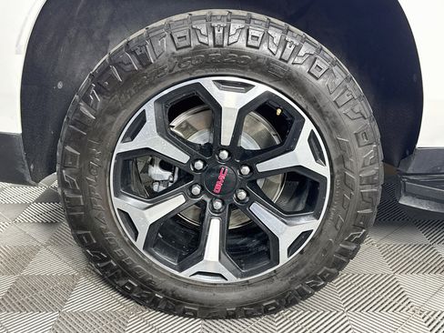 Used 2025 GMC Yukon XL AT4 w/ LPO, Floor Liner Package AWD/4WD image 30