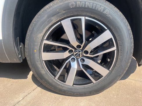 Used 2023 Volkswagen Atlas SE image 17