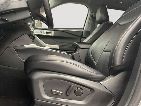 Used 2023 Ford Explorer Limited image 13