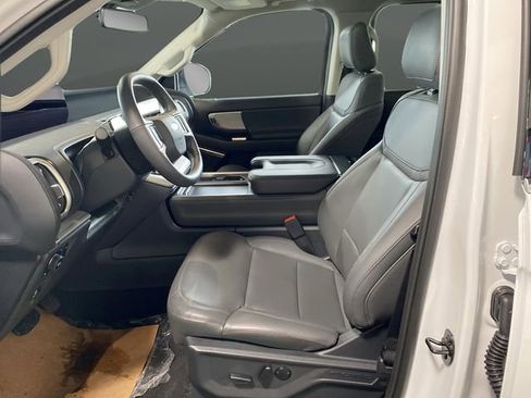 New 2025 Ford Expedition Active image 4