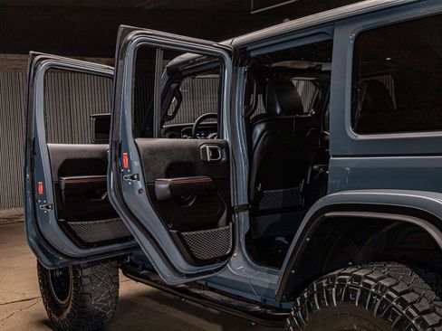 Used 2024 Jeep Wrangler Unlimited Rubicon AWD/4WD image 28