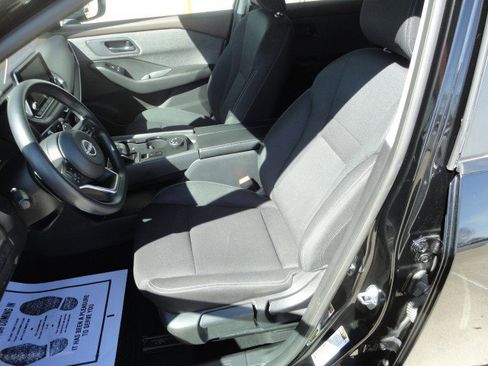 Used 2023 Nissan Rogue S image 4