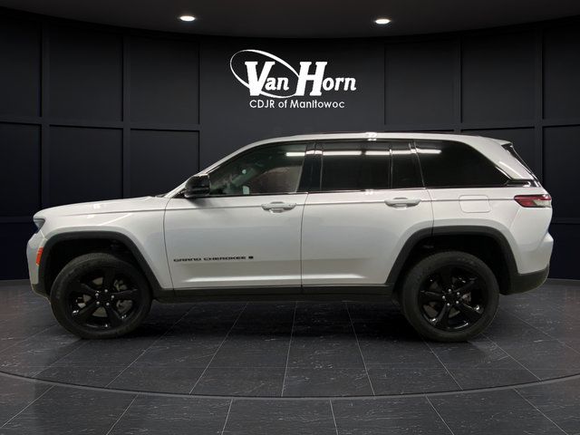 Used 2023 Jeep Grand Cherokee Altitude AWD/4WD image 6
