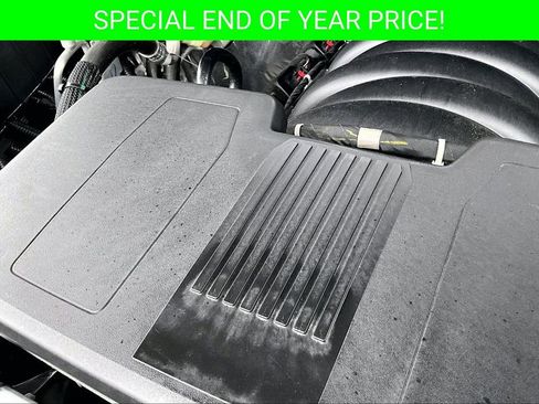 Used 2024 Chevrolet Suburban Premier image 31