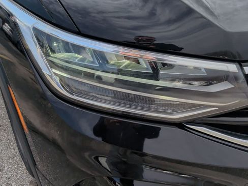 Used 2022 Volkswagen Tiguan SE R-Line image 9