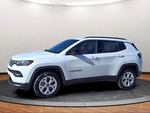 New 2026 Jeep Compass Latitude image 11