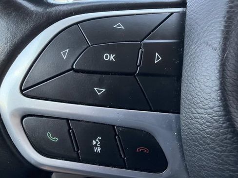 Used 2021 Chrysler Pacifica Touring-L FWD image 21