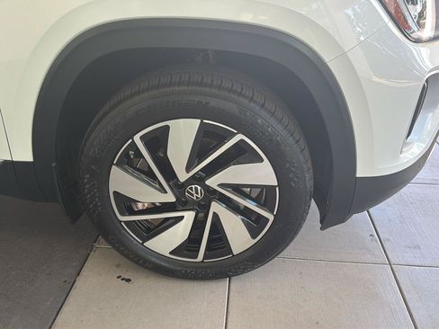 Used 2024 Volkswagen Atlas SEL AWD/4WD image 10