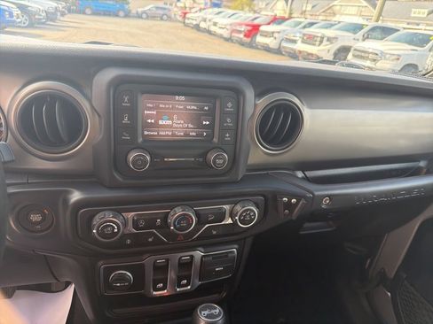 Used 2020 Jeep Wrangler Sport AWD/4WD image 38