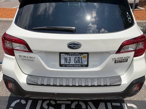 Used 2018 Subaru Outback 2.5i Limited AWD/4WD image 3