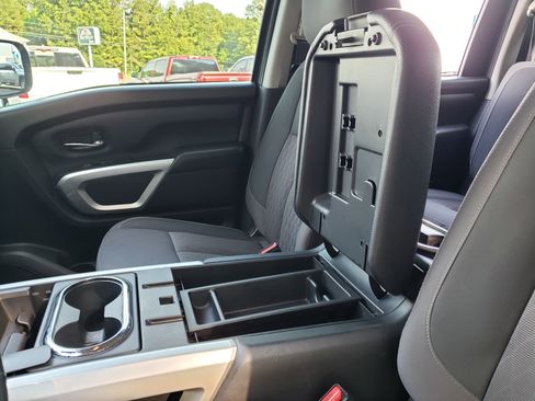 Used 2021 Nissan Titan SV w/ SV Convenience Package image 23