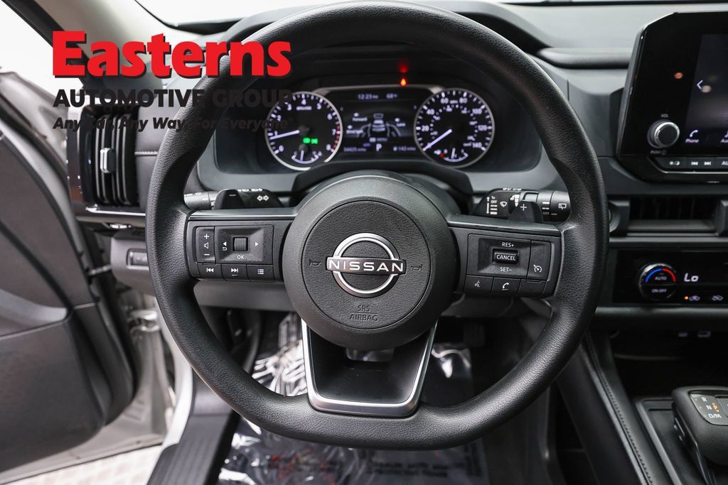 Used 2023 Nissan Pathfinder S AWD/4WD image 12