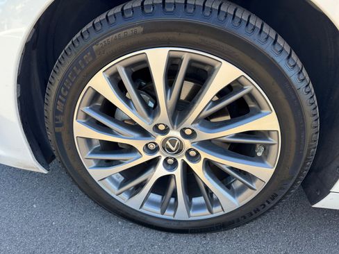 Used 2021 Lexus ES 300h w/ Premium Package image 23