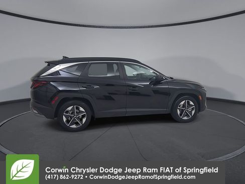 Used 2025 Hyundai Tucson SEL FWD image 16