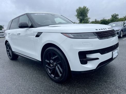 Used 2025 Land Rover Range Rover Sport SE AWD/4WD image 3