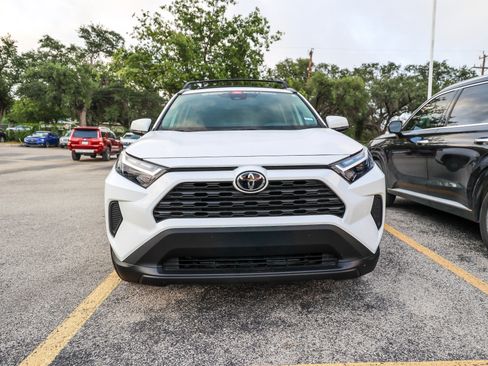 Used 2025 Toyota RAV4 XLE w/ Convenience Package FWD image 4