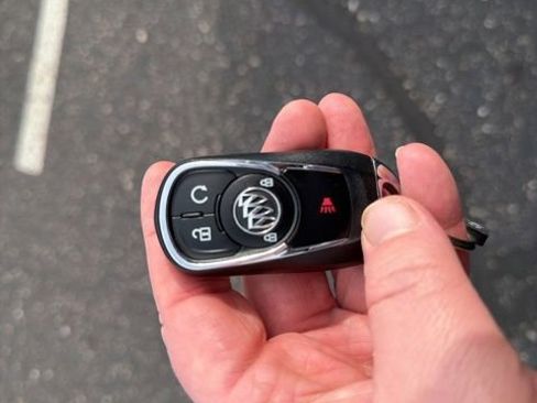 Used 2022 Buick Encore Preferred AWD/4WD image 4