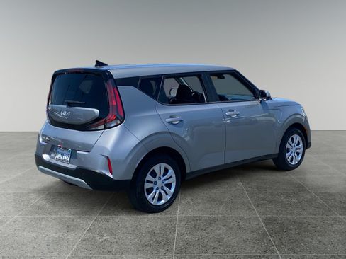 Used 2025 Kia Soul LX FWD image 5
