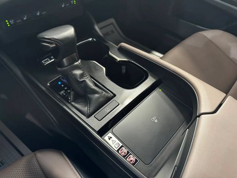 Used 2023 Lexus ES 250 w/ Premium Package AWD/4WD image 38