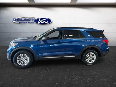 Used 2022 Ford Explorer XLT AWD/4WD image 2