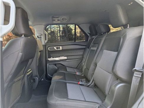 Used 2023 Ford Explorer XLT image 16
