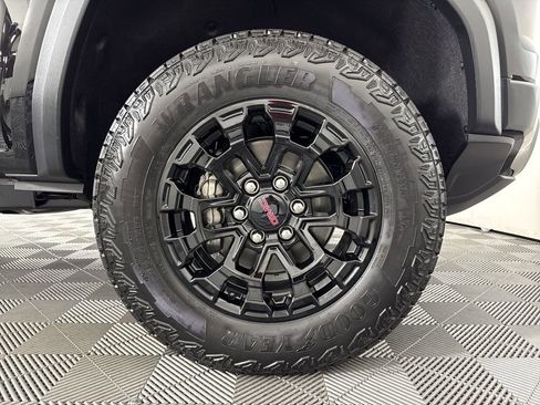 New 2026 GMC Canyon Elevation w/ Convenience Package image 10