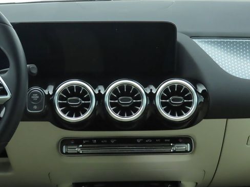 Certified 2025 Mercedes-Benz GLA 250 image 14