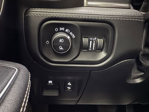 Used 2020 RAM 1500 Limited image 28