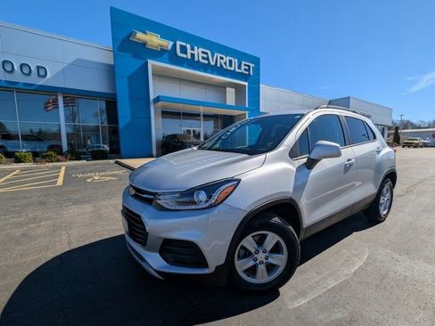 Used 2022 Chevrolet Trax LT w/ LT Convenience Package image 28