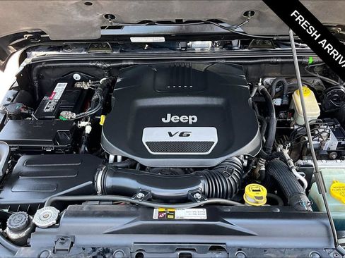 Used 2014 Jeep Wrangler Unlimited Sahara AWD/4WD image 26