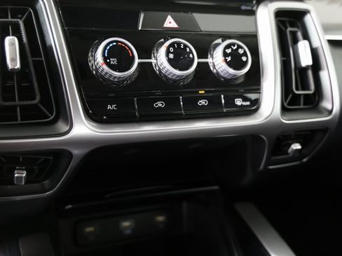 Used 2023 Kia Sorento LX image 16