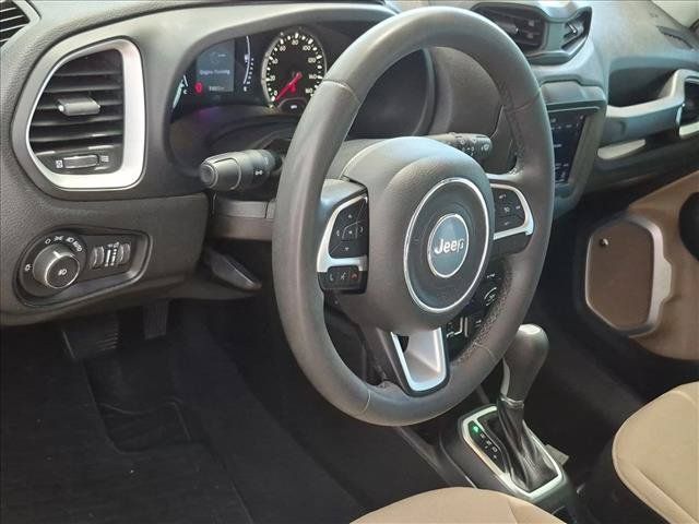 Used 2018 Jeep Renegade Latitude FWD image 9