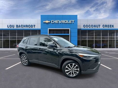 Used 2025 Toyota Corolla Cross XLE FWD image 1