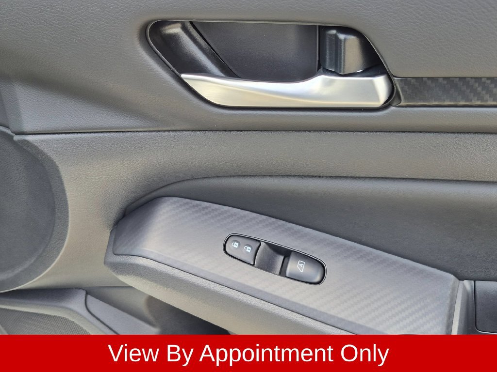 Used 2025 Nissan Altima 2.5 SV FWD image 31